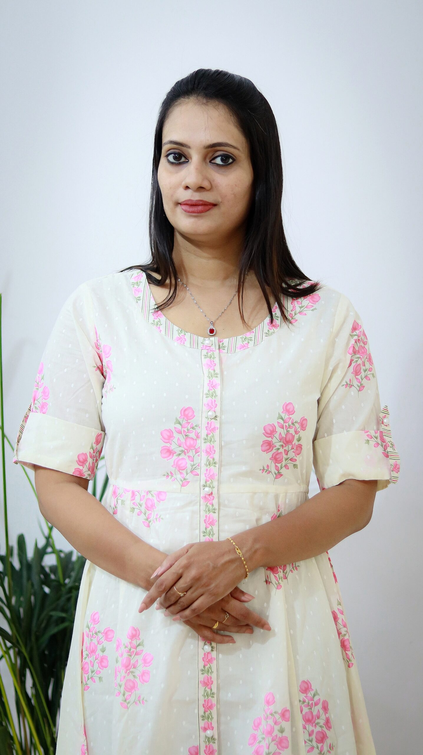 White & Baby Pink Floral Cotton Midi Kurti with Separate Inner - Image 3