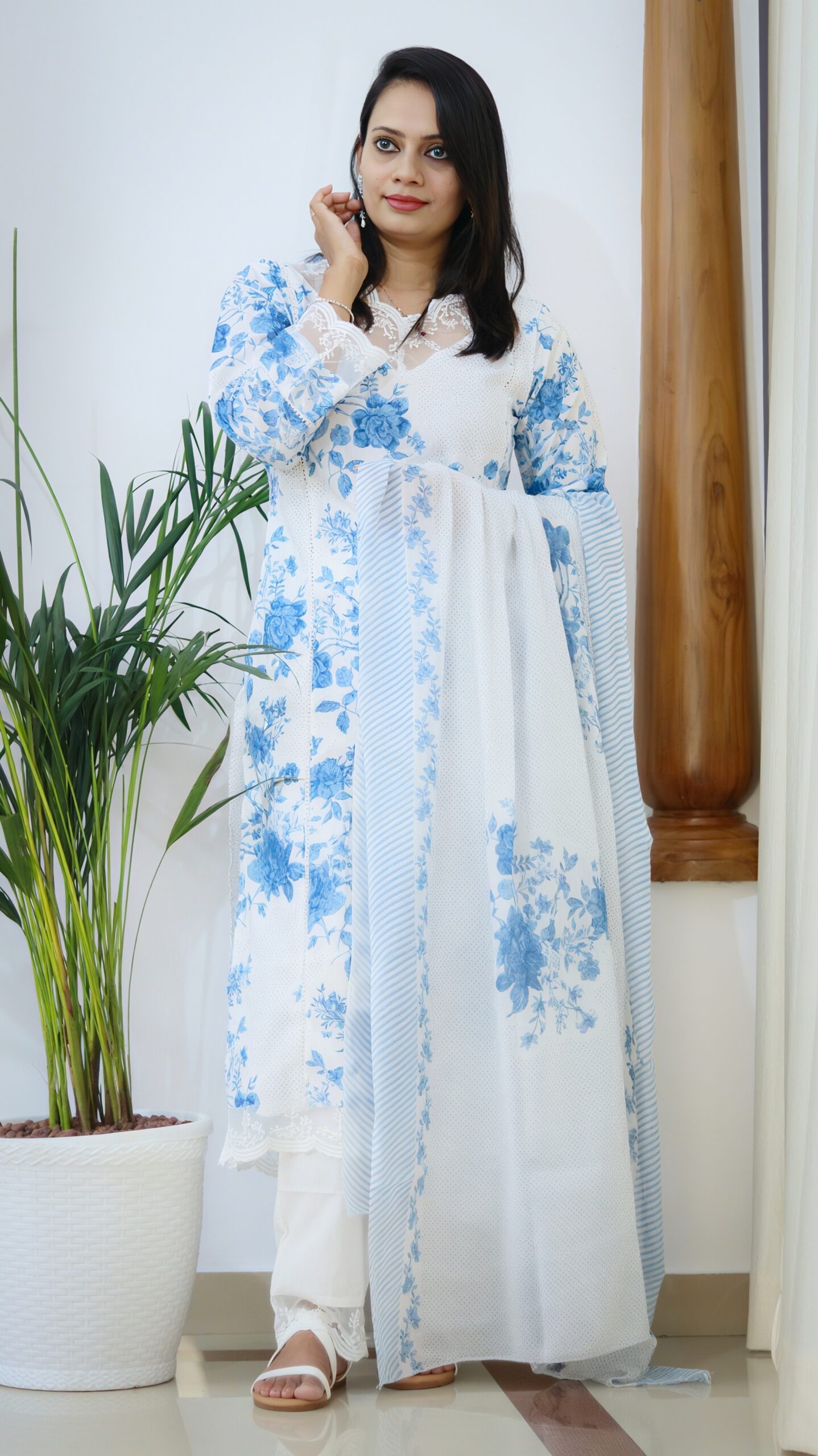 Elegant Blue Floral Kurti Pant Dupatta Set - Image 2