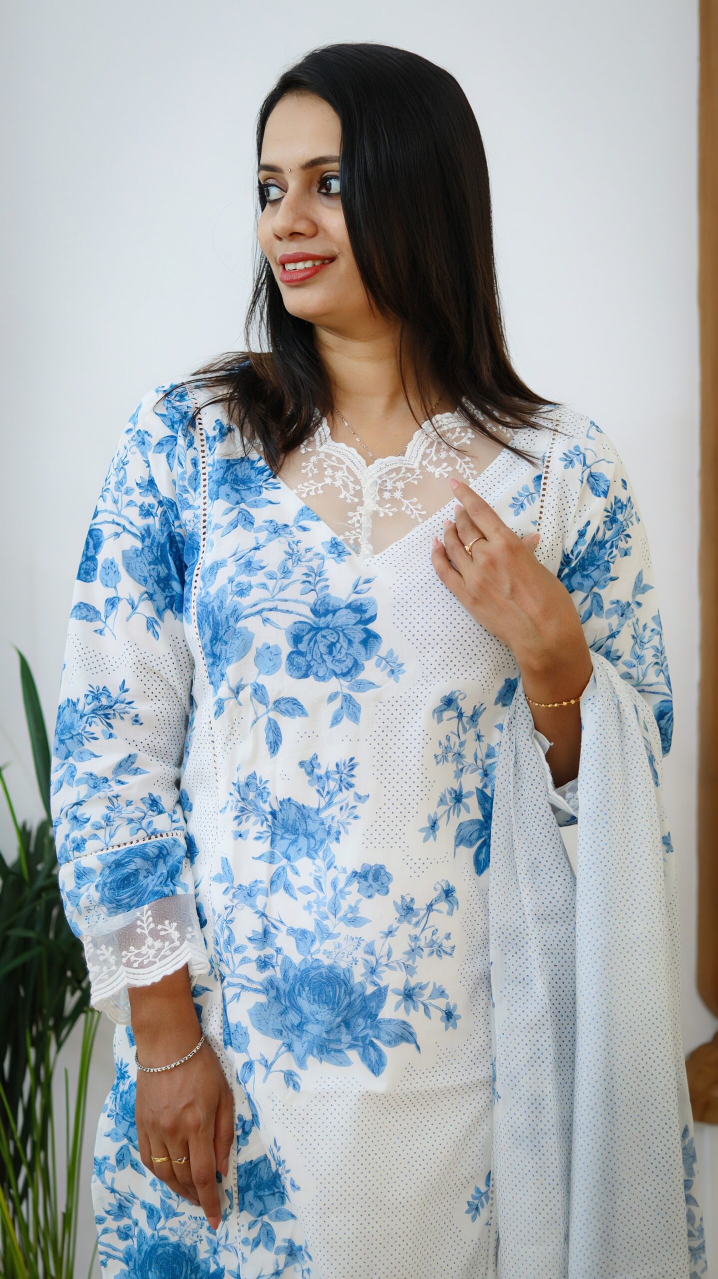 Elegant Blue Floral Kurti Pant Dupatta Set - Image 3